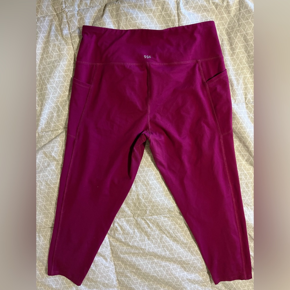 DSG Raspberry Performance Leggings - Picture 3 of 3